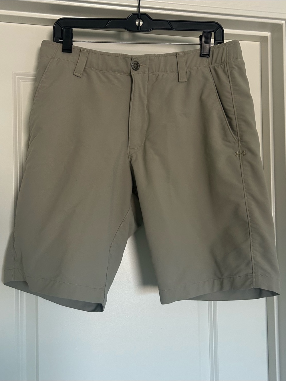 Under Armour Men's Tan Flat-Front Tech Shorts